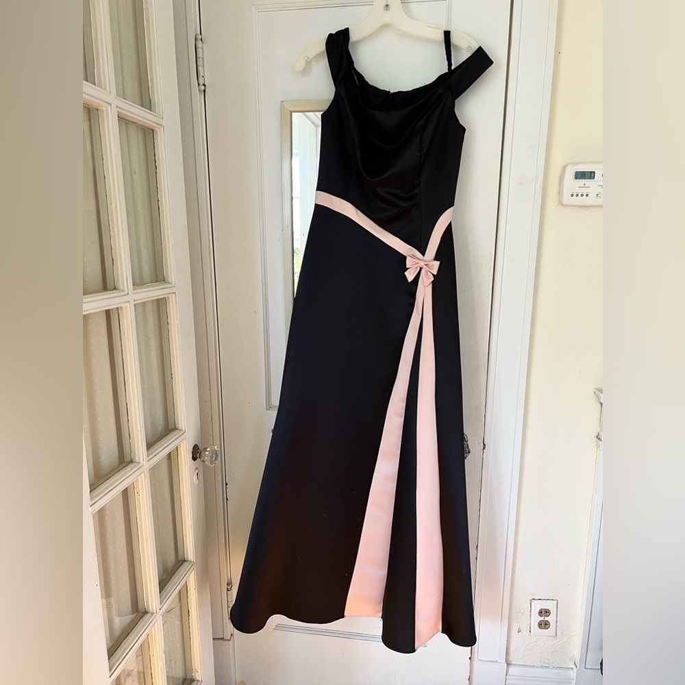 Beautiful never worn vintage pink and black Jessica McClintock prom dress